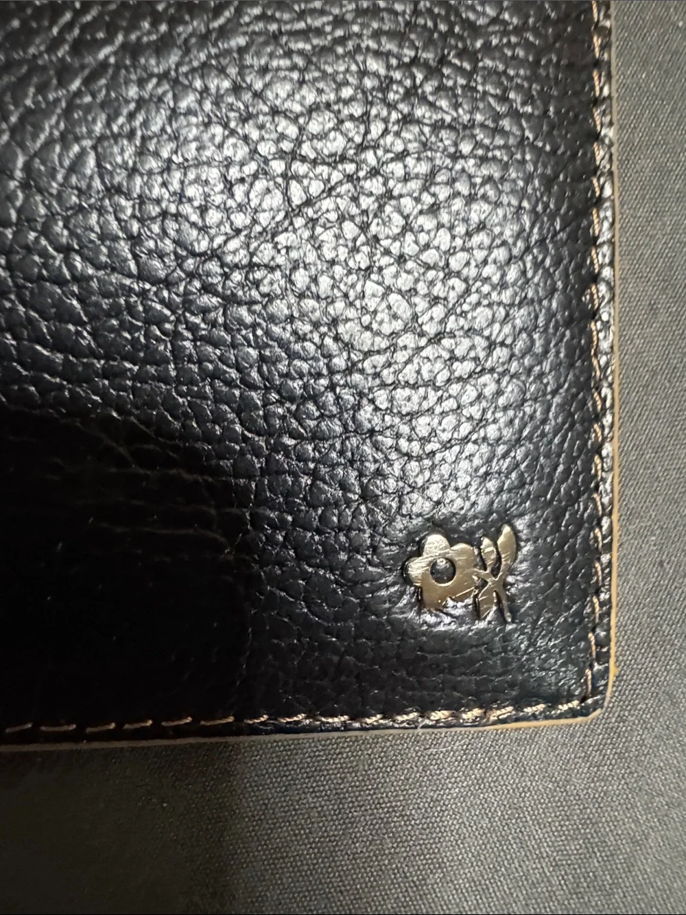 Montagut black leather